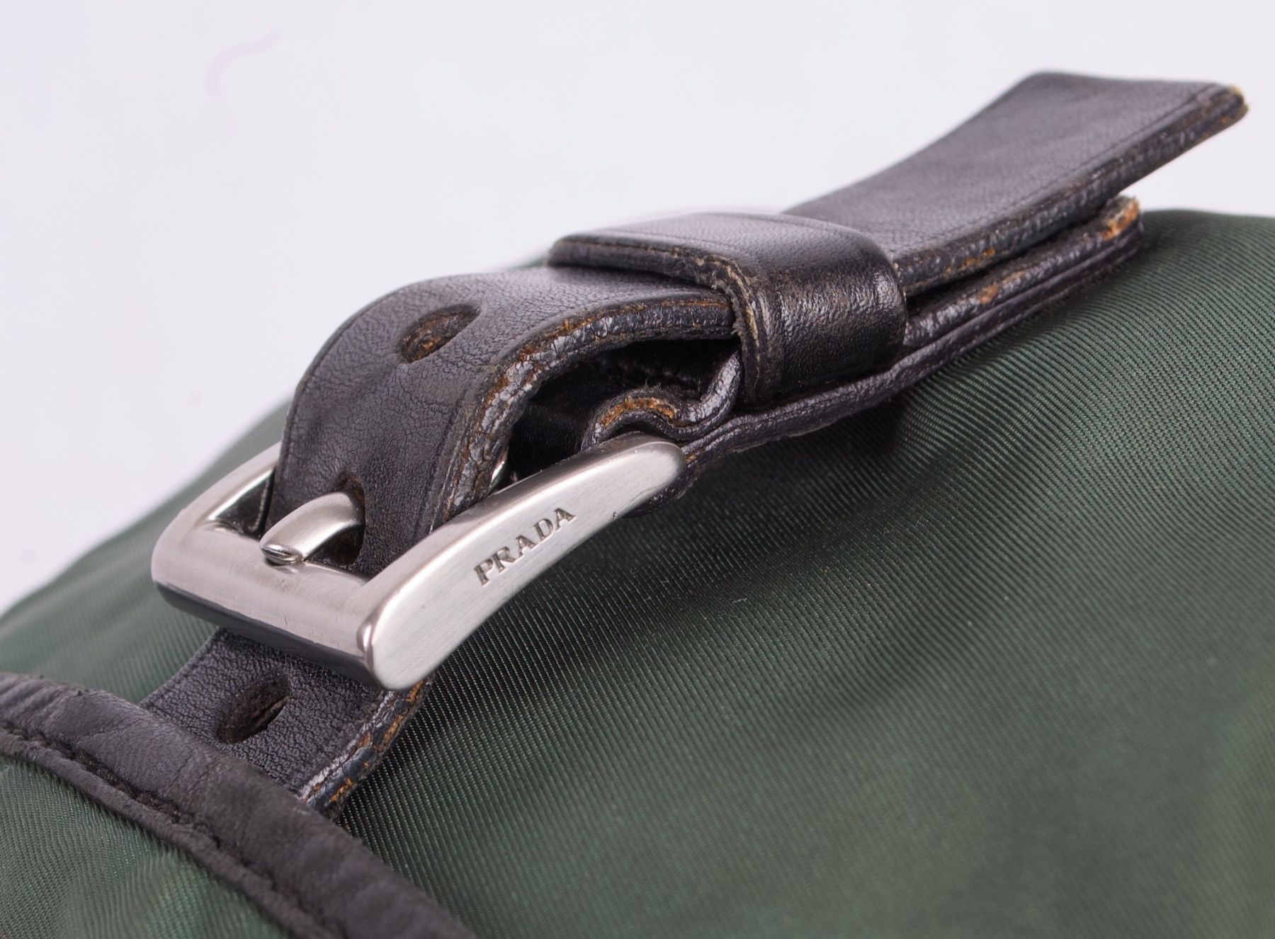 Prada Borse: AUTH PRADA GREEN NYLON SHOULDER CROSSBODY BAG. – Usato da Lausanne venduto da Lamedusac 7
