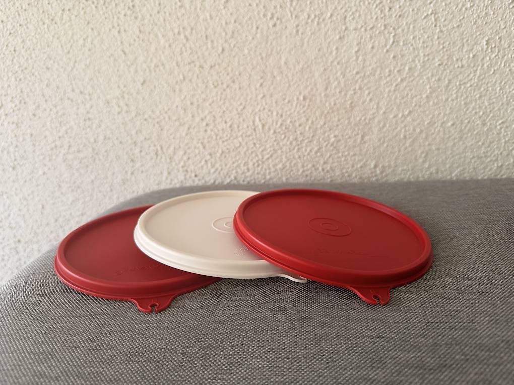 Behälter & Ähnliches: Tupperware Schüsselset rot/weiss mit Deckel  neu – Gebraucht aus Bellikon von Schwoscht 1