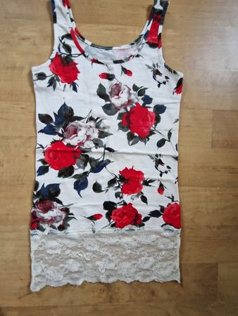 Schönes Sommertop mit Spitze, Gr S
