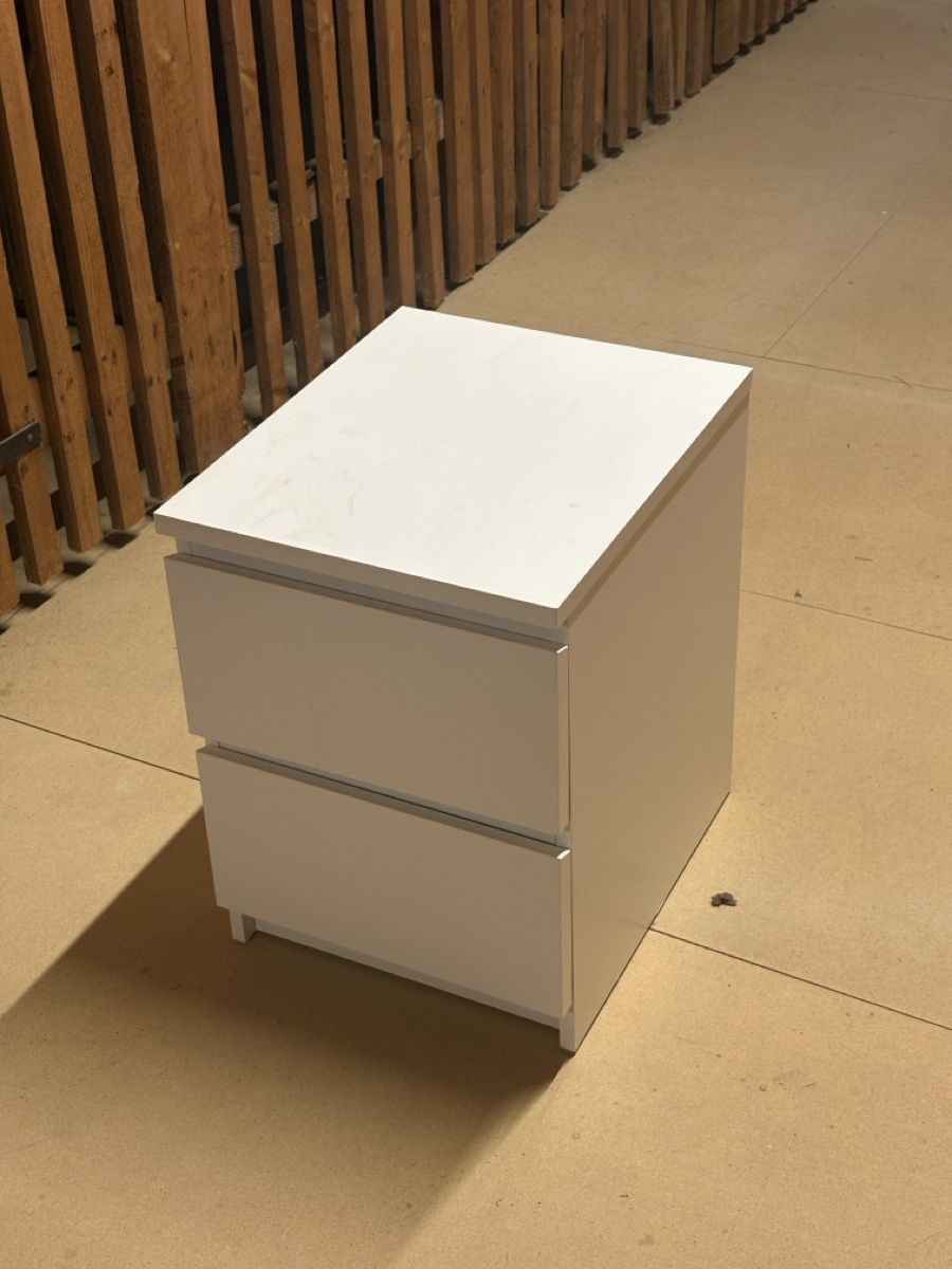 Tables de nuit: IKEA MALM Kommode – D'occasion à Zürich par clernens