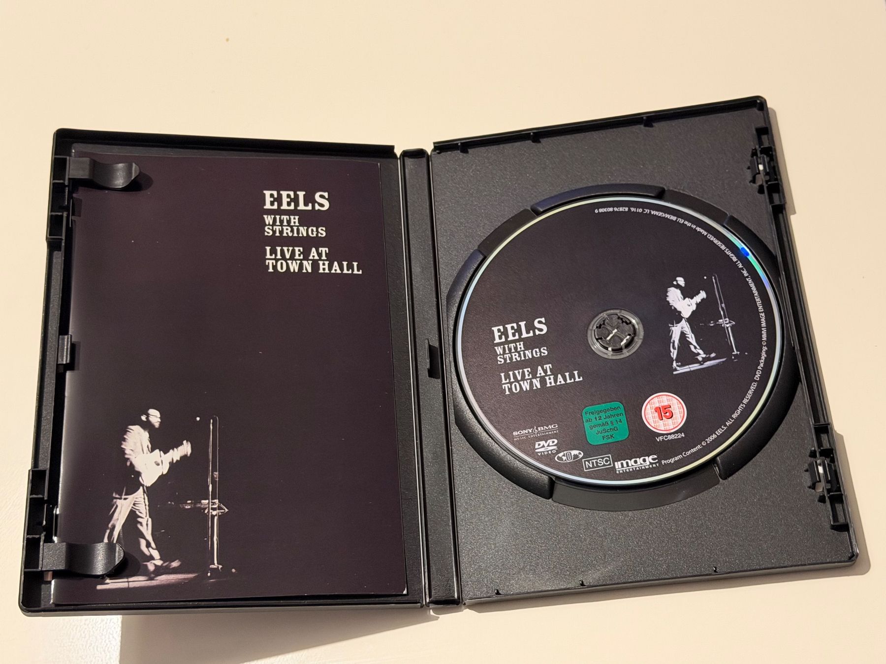 Tutti i DVDs: Eels With Strings Live at Town Hall, DVD – Usato da Altstätten SG venduto da sheamus 2