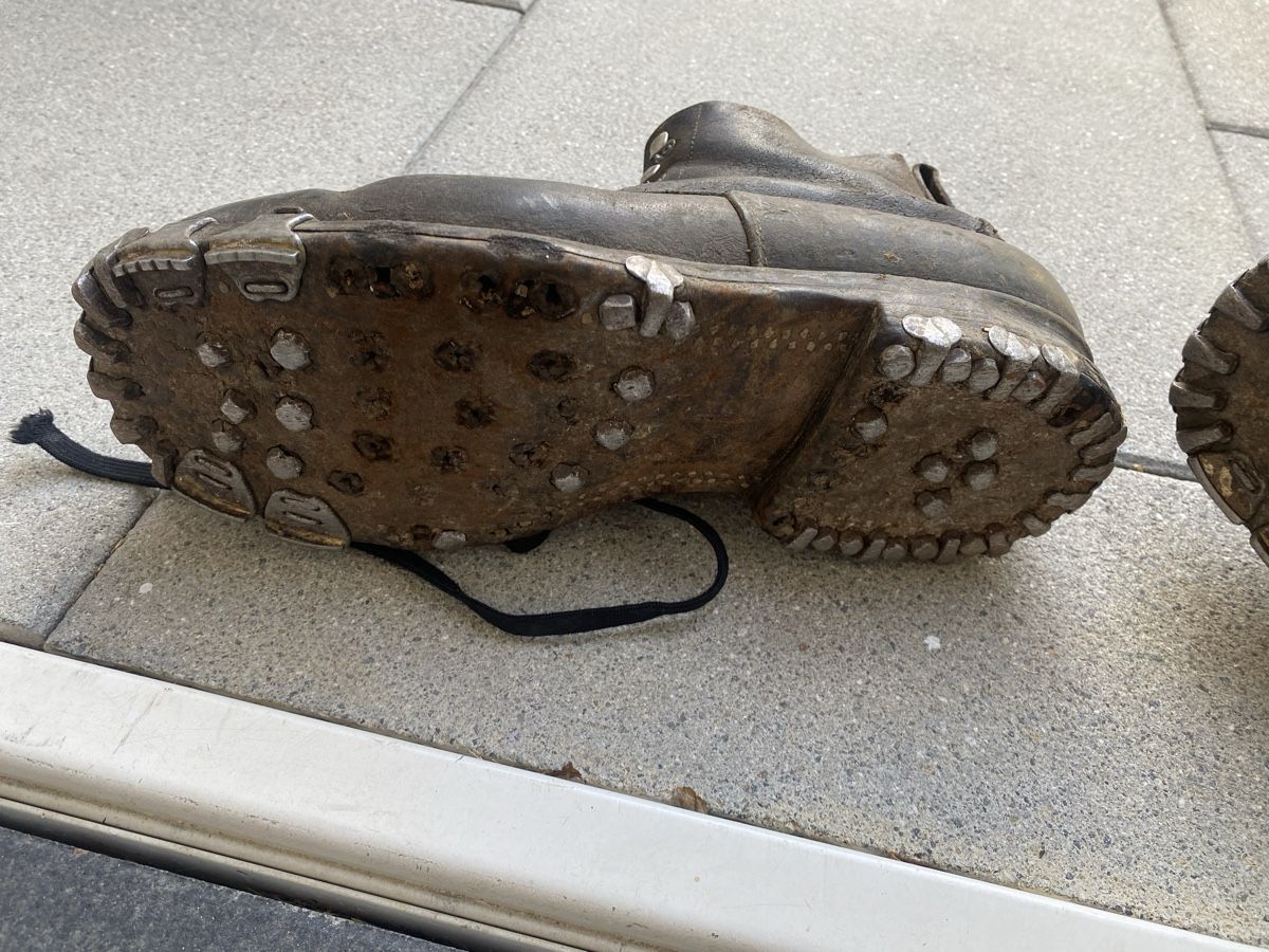 Herrenschuhe: Alte Nagelschuhe ca 42 – Gebraucht aus Mosnang von Goldwasser 2