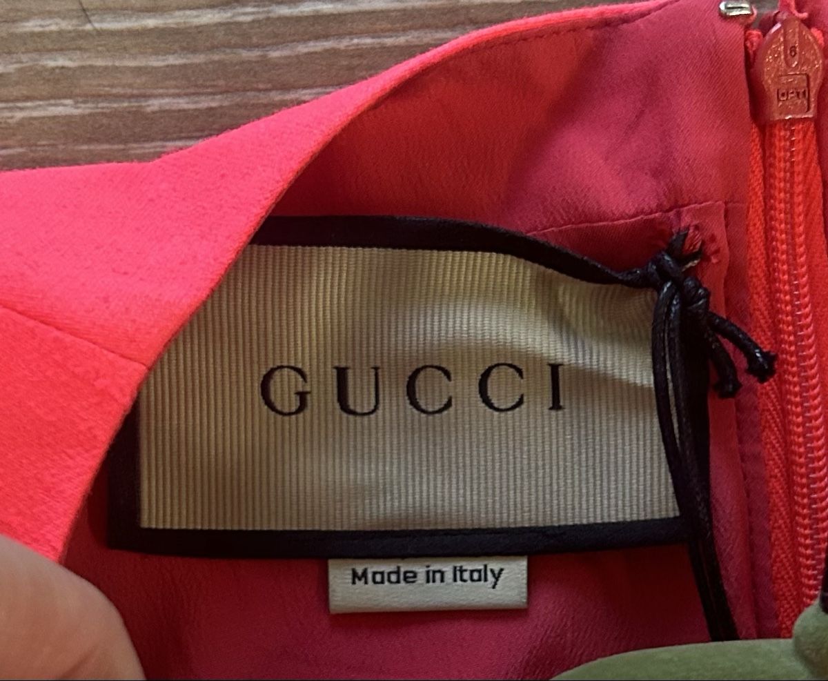 Gucci Vestiti: Gucci Hot Pink Kleid mit Schlitz – Nuovo e nell'imballaggio originale da Zürich venduto da nin_mk8s 5