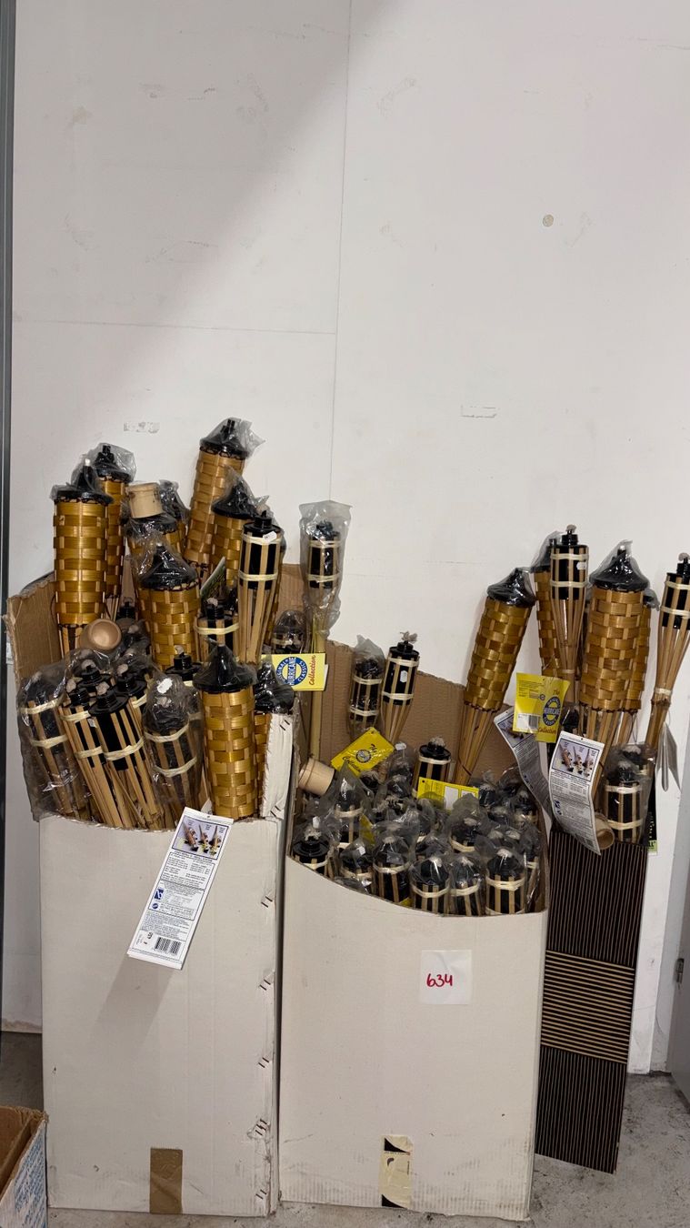 Kerzen: 634 Posten Fackeln aus Liquidation – Neu (gemäss Beschreibung) aus Derendingen von Meisterstuecke