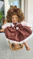 Vintage Charakterpuppe Spanien 80er/90er mit Rattanstuhl 