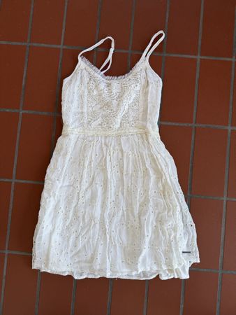 Sommertop weiss A&F Gr. Xs Lochspitze Stickerei neuwertig