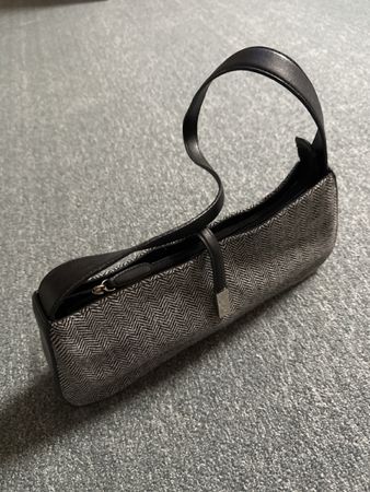 Handtasche schwarz weiss Fischgrätenmuster guter Zustand