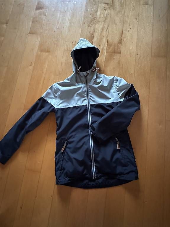 Vestes: Regenjacke – D'occasion à Appenzell Steinegg par pba_z8py
