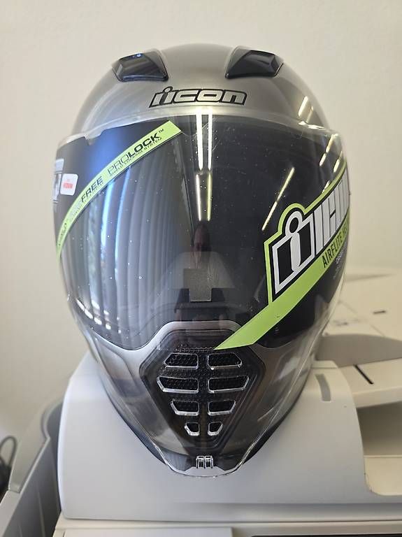 Caschi & visiere: Casque Icon AirFlite Quicksilver  – Usato da Romanel-s-Lausanne venduto da Rico_8 4