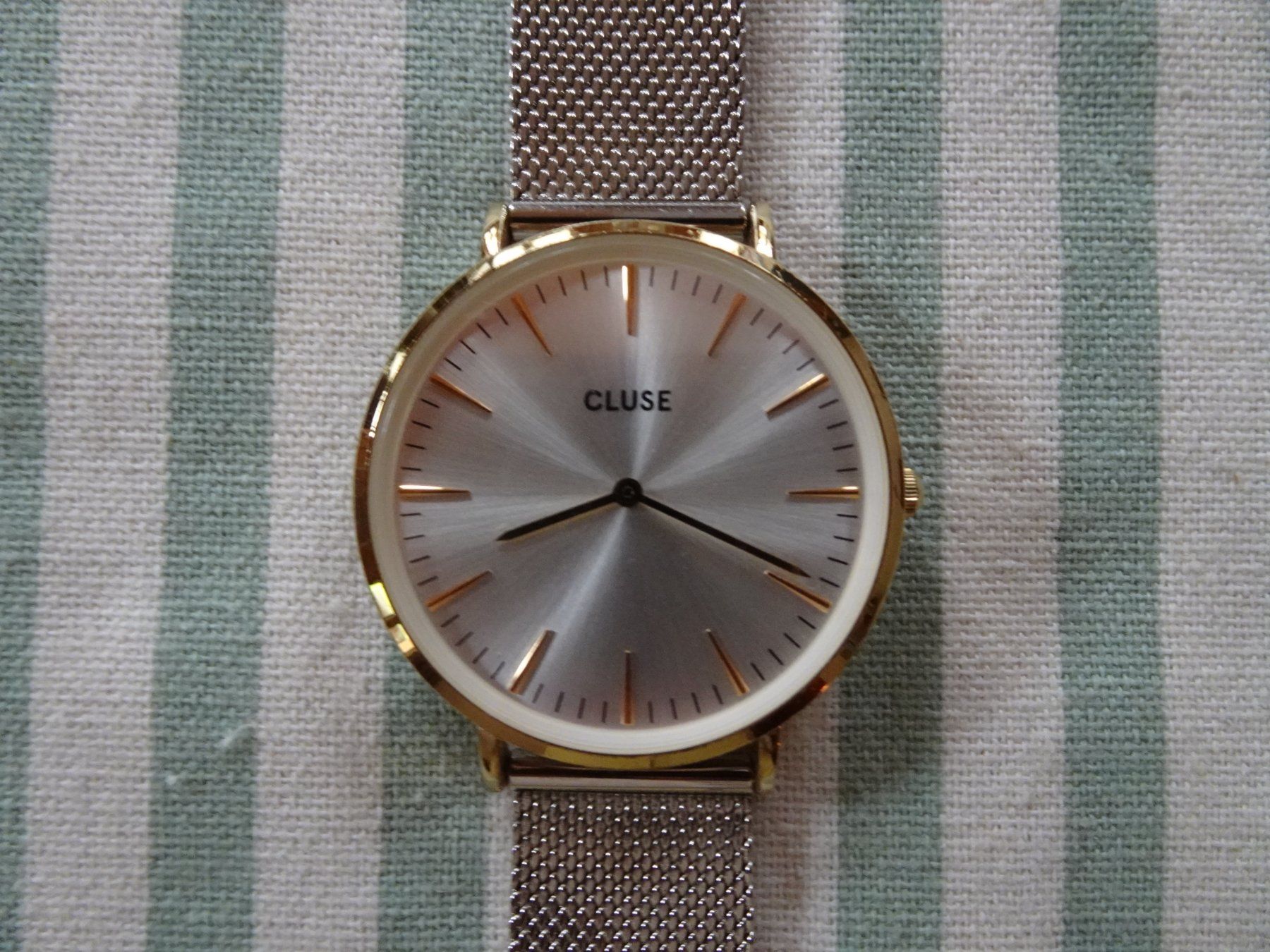 Cluse Orologi: Cluse Damen Armbanduhr silber-gold mit Etui - 425208 – Usato da Küssnacht am Rigi venduto da Good4Deckeli 3
