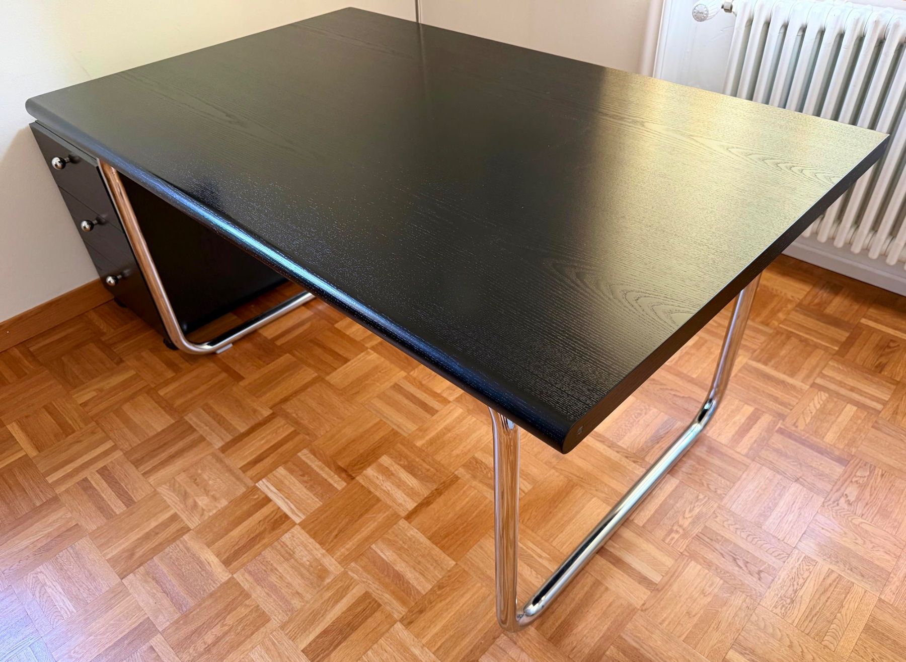 Victoria Möbel Tische: Tisch Victoria – Gebraucht aus Utzenstorf von Uhuzo