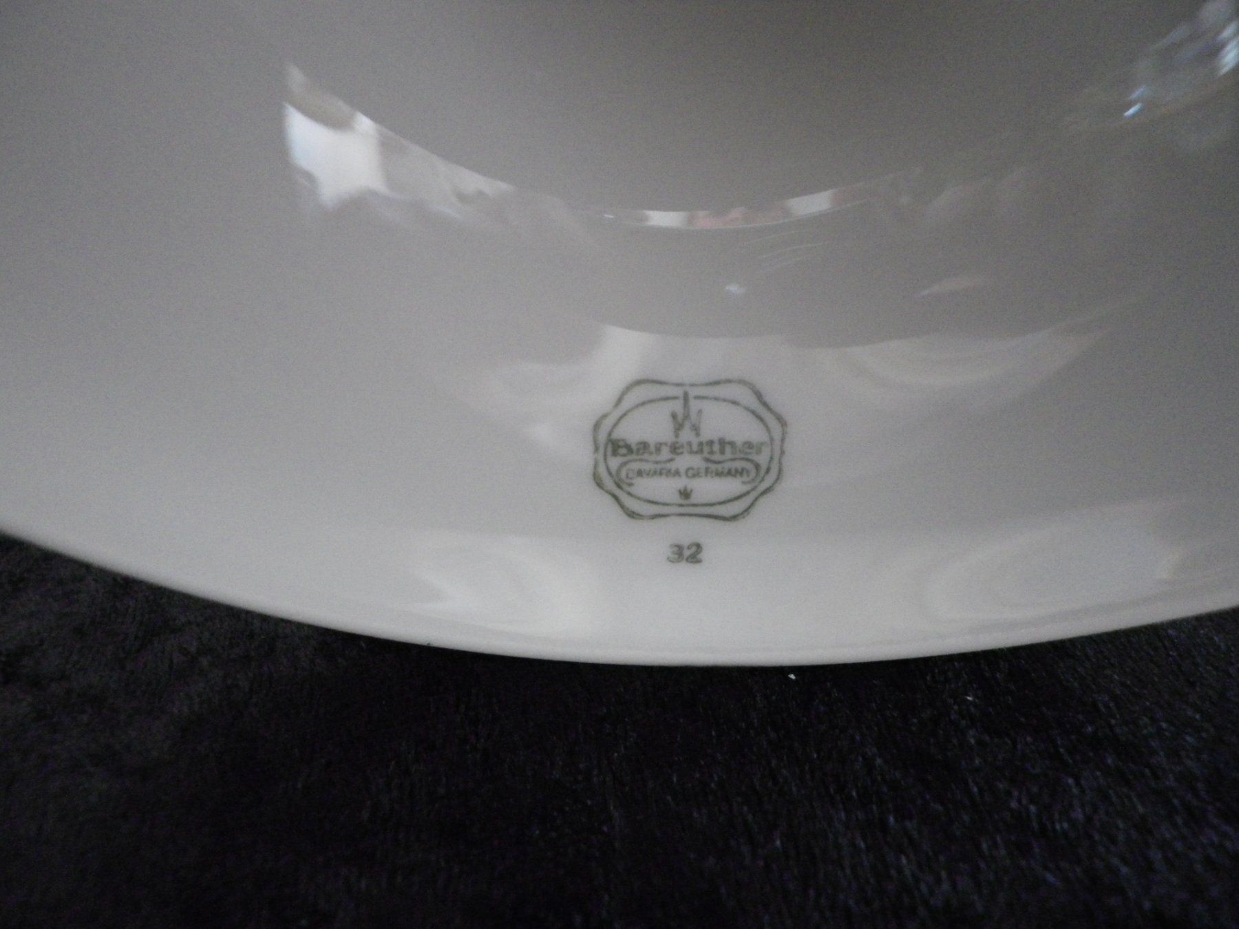 Piatti di portata: Fuss-Schale mit Blumendesign – Usato da Reinach BL venduto da Annodomini 4