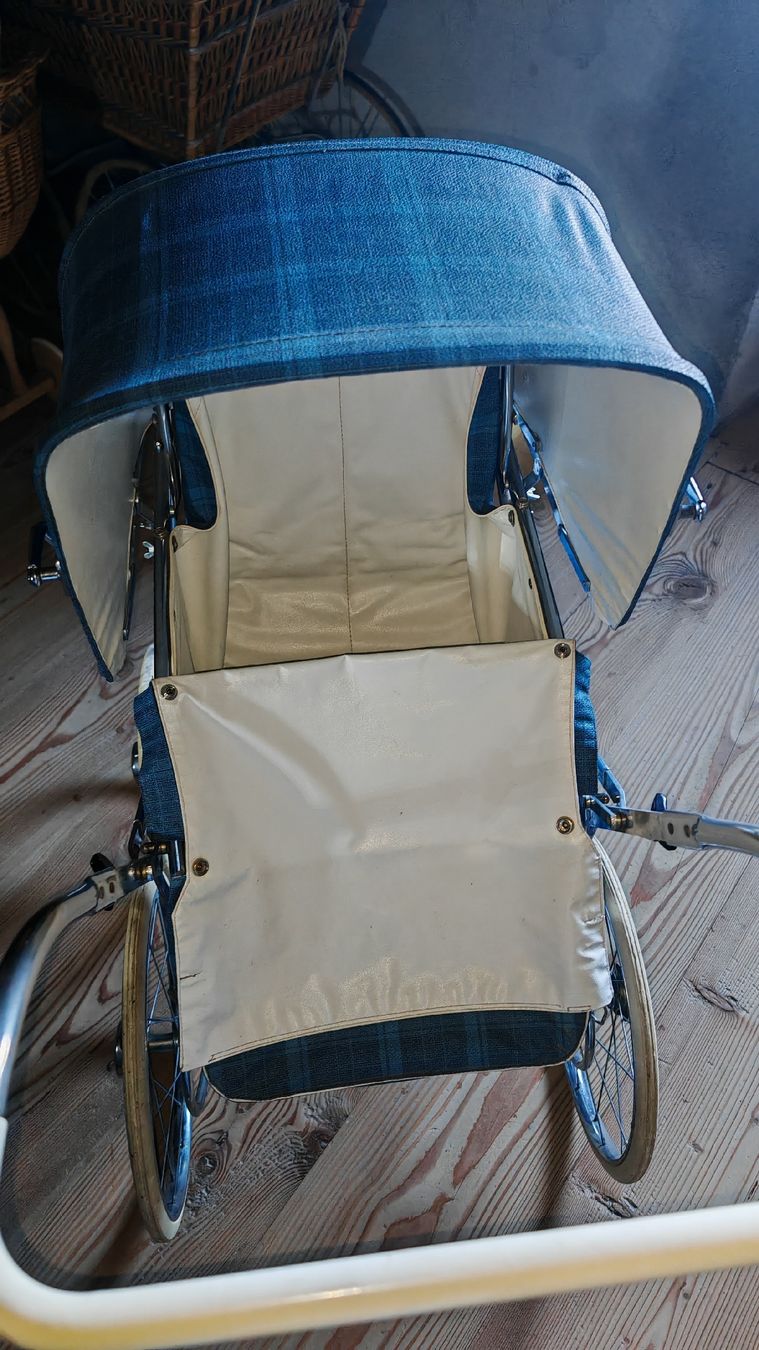 Kinderwagen aus der 60er Jahren (Gebraucht) in Vicosoprano für CHF 115 ...