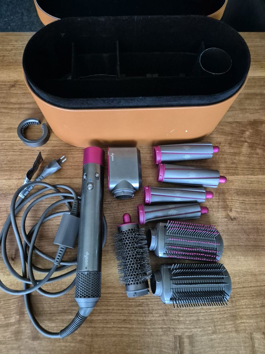 Dyson Asciugacapelli: Dyson Airwrap Complete Haarstyler - Top Zustand! – Usato da Zug venduto da don_t8jm 2