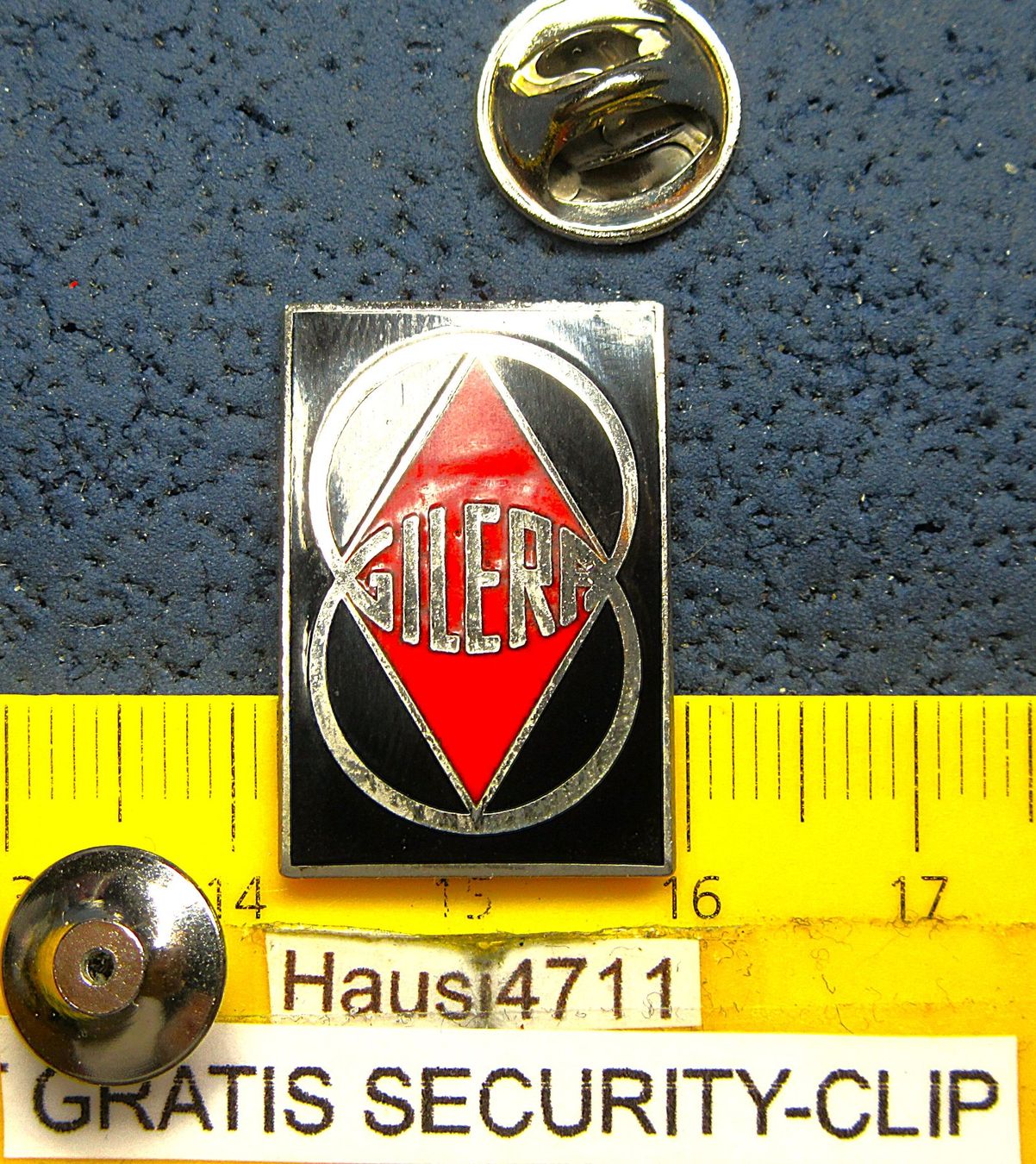 Placchette & Badge: GILERA MOTO PIN ENAMEL SILBRIG MIT SECURITY-CLIP – Usato da Ettingen venduto da Hausi4711