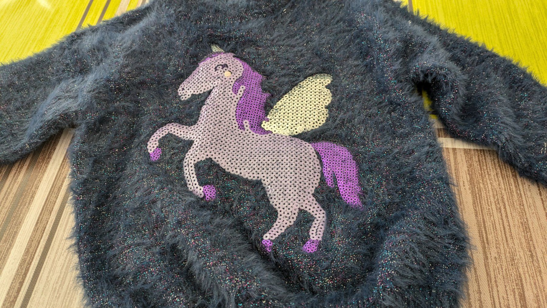 Maglioni & Felpe: neuwertiger warmer Einhorn Glitzer Pullover - 110/116 – Usato da Staufen venduto da Fleby84 1