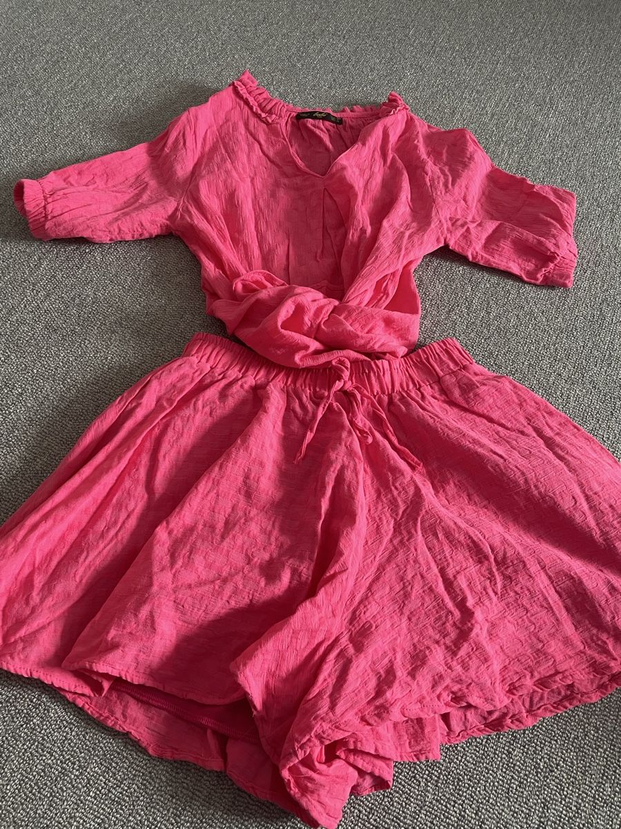 Kleiderpakete: Sommer Set Pink Grösse S/MShorts & Bluse – Gebraucht aus Münchenstein von nel_57mj 1