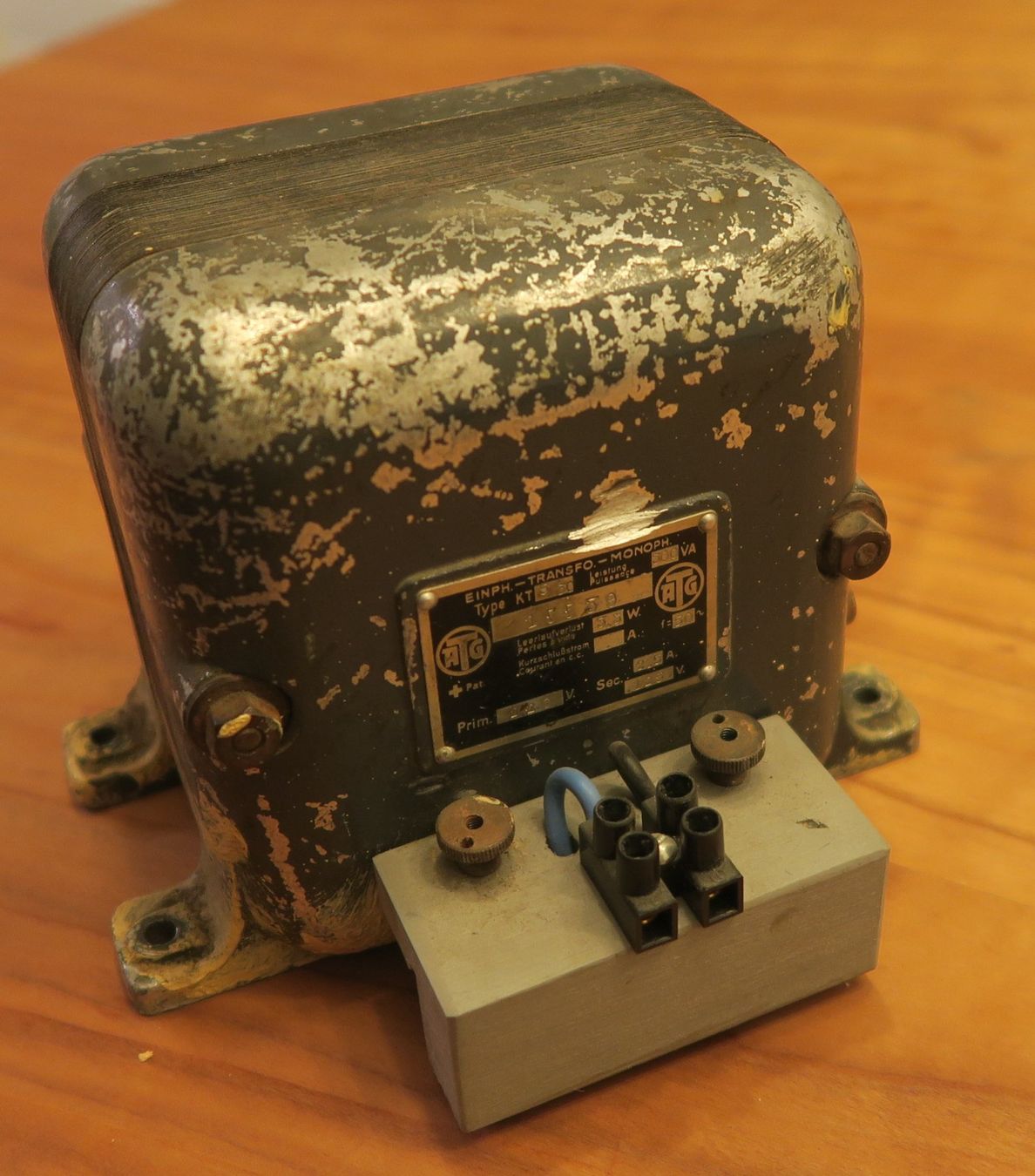 Componenti elettronici: Transformer 220V (Vintage) – Usato da Rüti ZH venduto da Xokimilko
