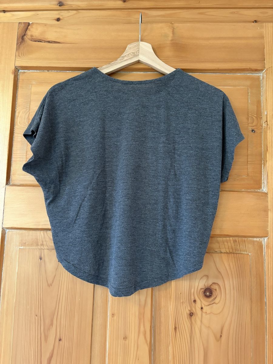 T-Shirts: Shirt mit Blumenprint "48", Grösse S – Gebraucht aus Frauenfeld von lin_77m9 1