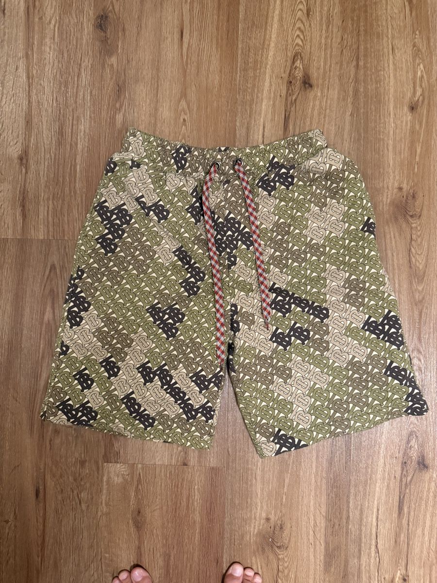 Burberry Hosen: Burberry Shorts Size S – Neu (gemäss Beschreibung) aus Basel von agray87