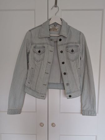 Jeansjacke Damen, hellblau in Grösse M (klein geschnitten)