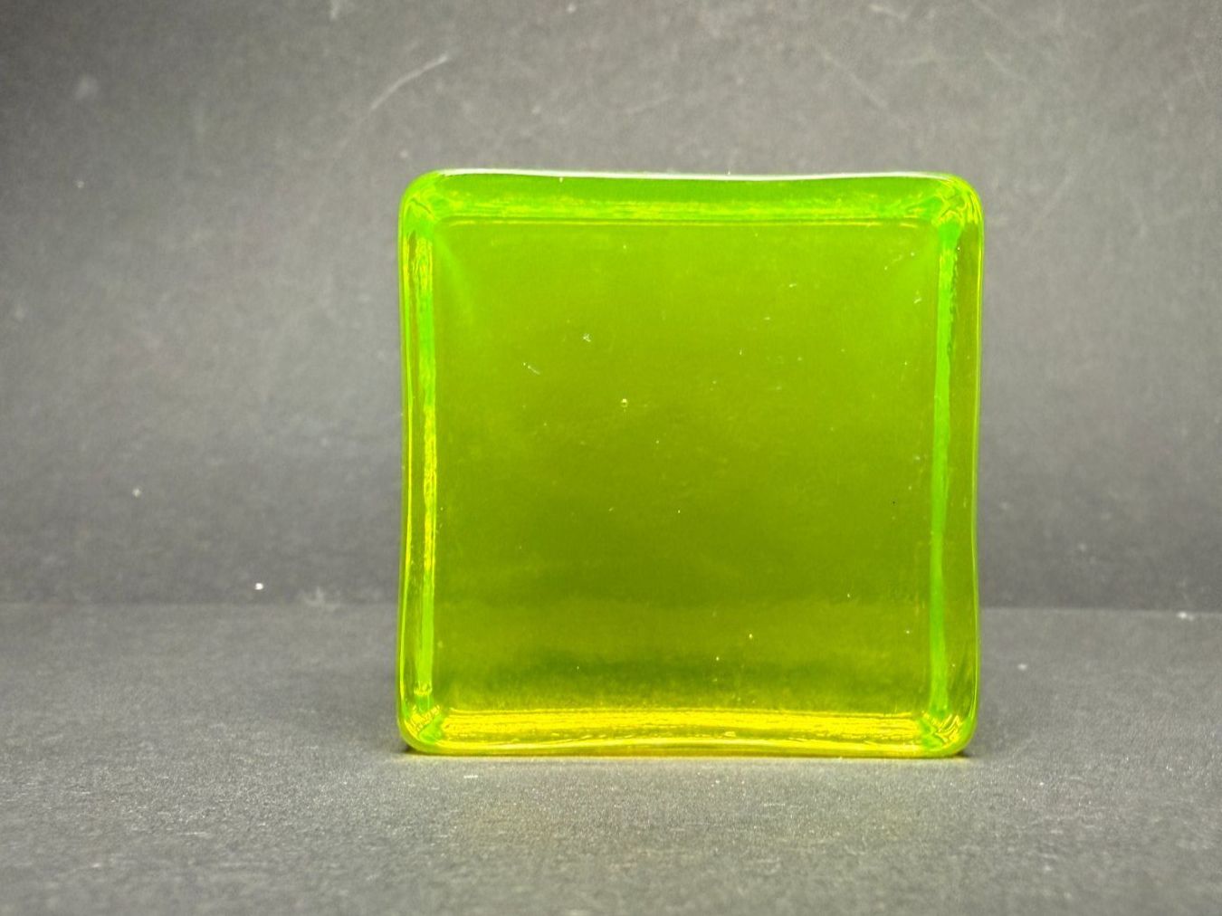 Bicchieri: Uranglas Block, 45 x 45 x 20 mm, 110g – Nuovo e nell'imballaggio originale da Lützelflüh-Goldb venduto da Elementis 1