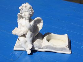 ENGELSFIGUR MIT BUCH UND TEELICHTHALTER ENGEL