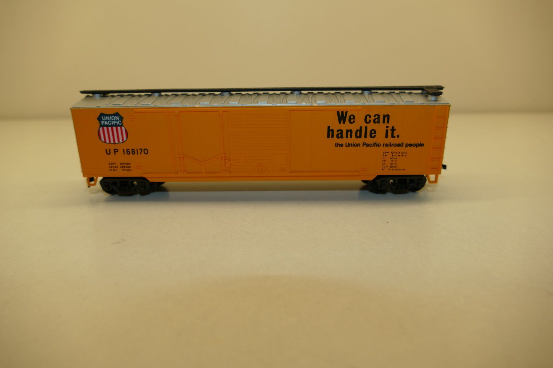IHC Modellini di ferrovie: IHC H0: US Box Car Union Pacific – Nuovo e nell'imballaggio originale da Niederhasli venduto da rail-duerst 1