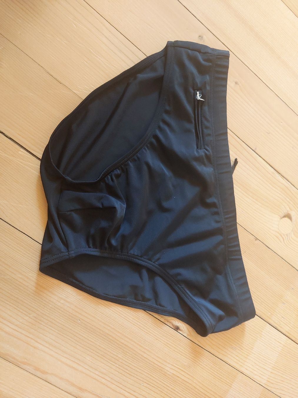 Costumi da bagno: Herrenbadehose fast Neu XL NRG – Usato da Landquart venduto da Cedes 1
