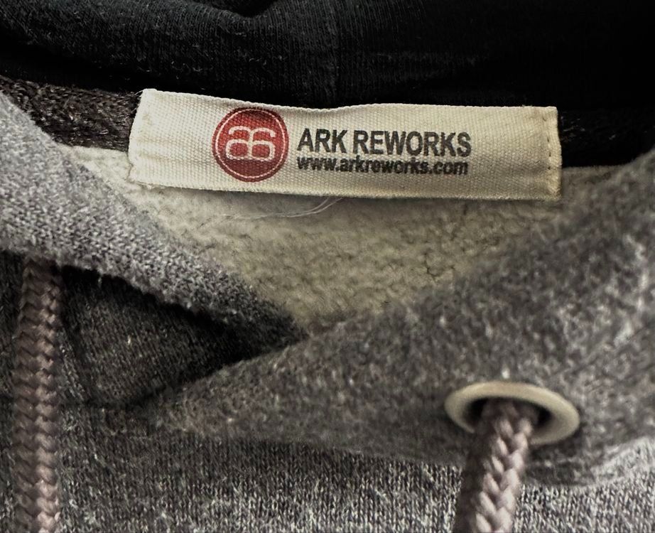 Nike Maglioni & Felpe: ARK REWORKS Crop Nike Hoodie – Usato da Eggiwil venduto da kariiina 1