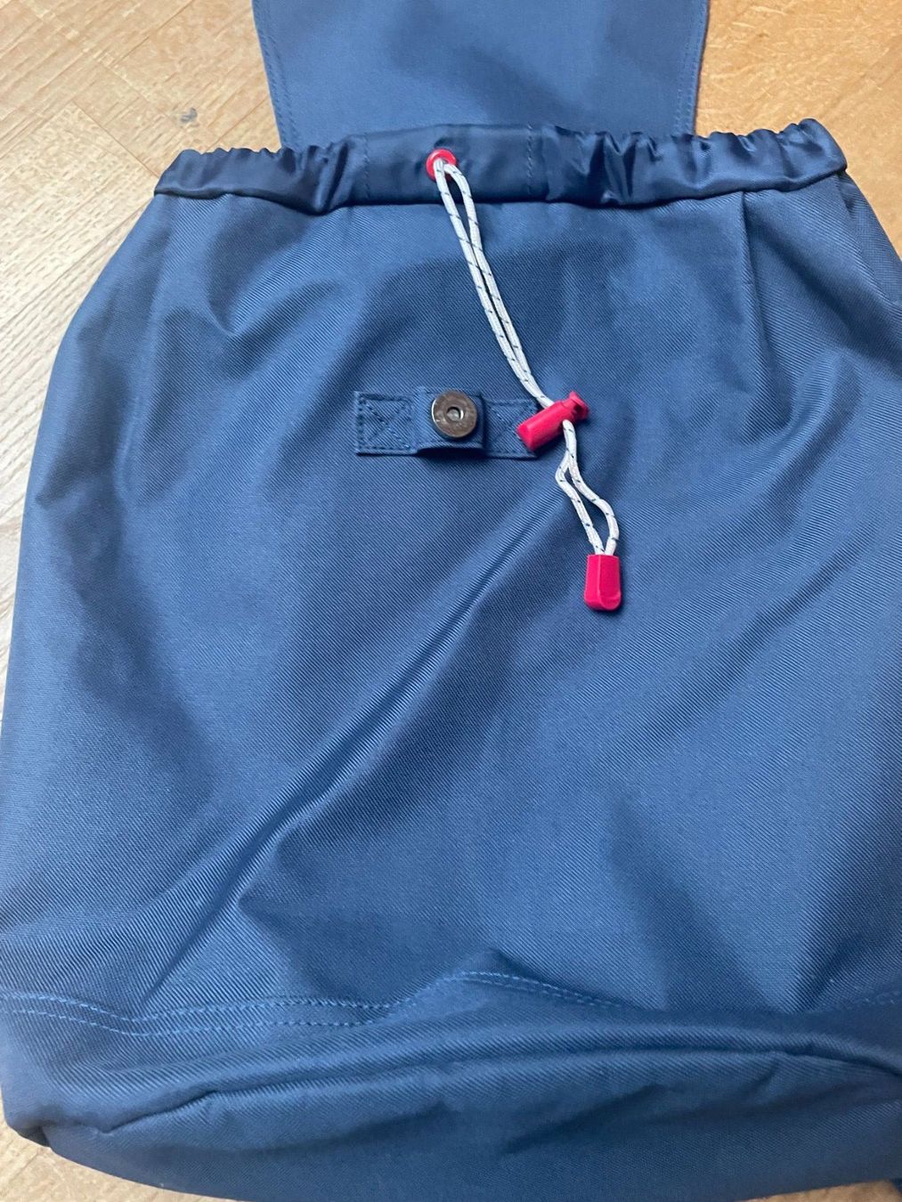 Herschel Zaini: Rucksack Hershel dunkelblau – Usato da Aarau venduto da Chicca2006 2