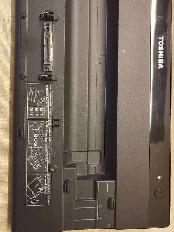 Docking station: Toshiba- Dockingstation – Usato da Binningen venduto da Viriatus 4