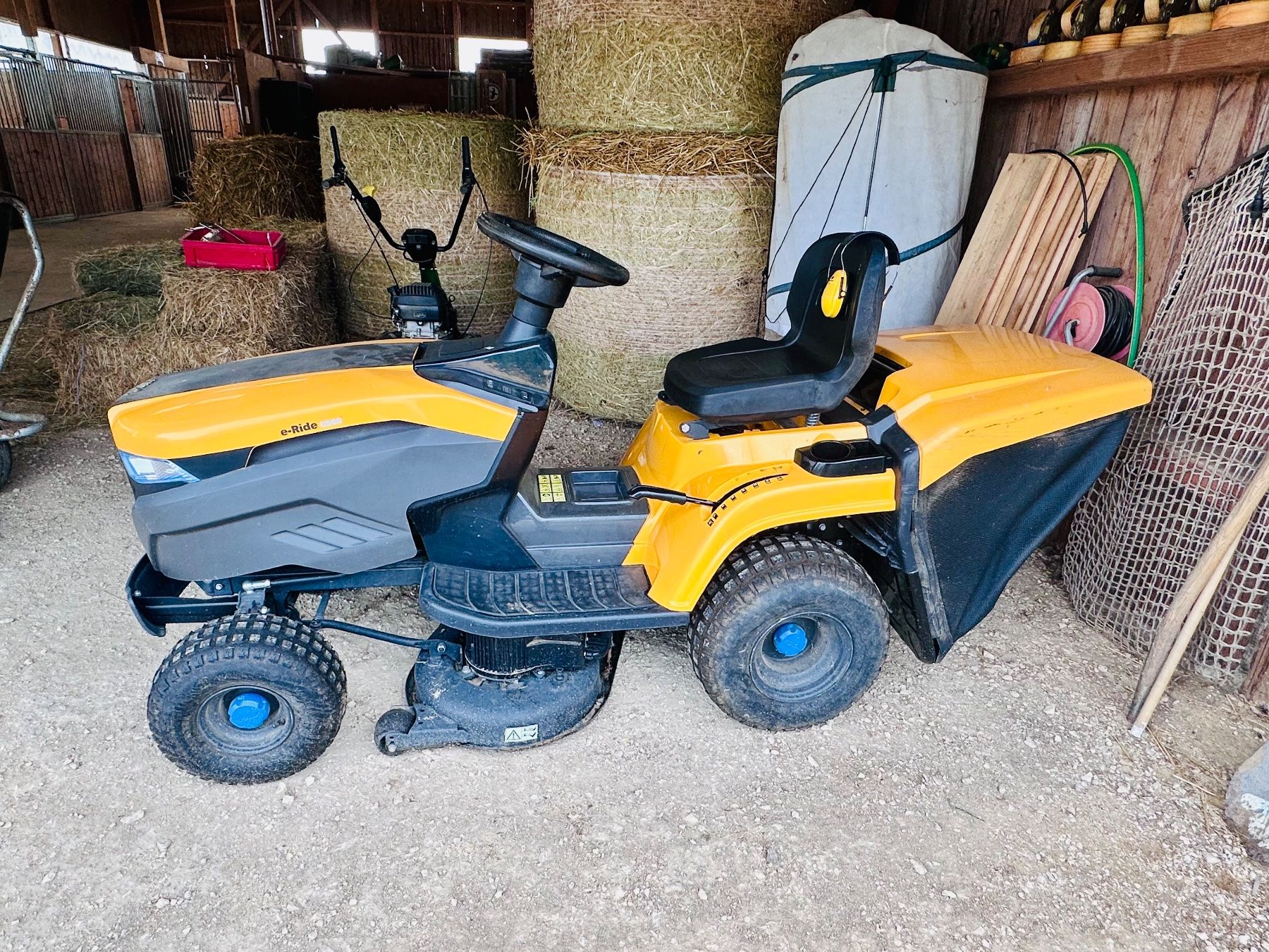Stiga Rasenmäher: STIGA e-Ride C500 Akku Rasentraktor – Gebraucht aus Bonfol von El-Corazon