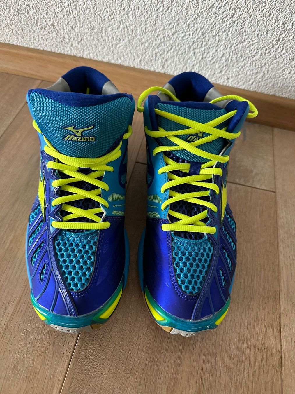 Mizuno Scarpe da uomo: Hallenschuhe Mizuno Gr. 40,5 – Nuovo (secondo la descrizione) da Bassersdorf venduto da Tscheni3 1
