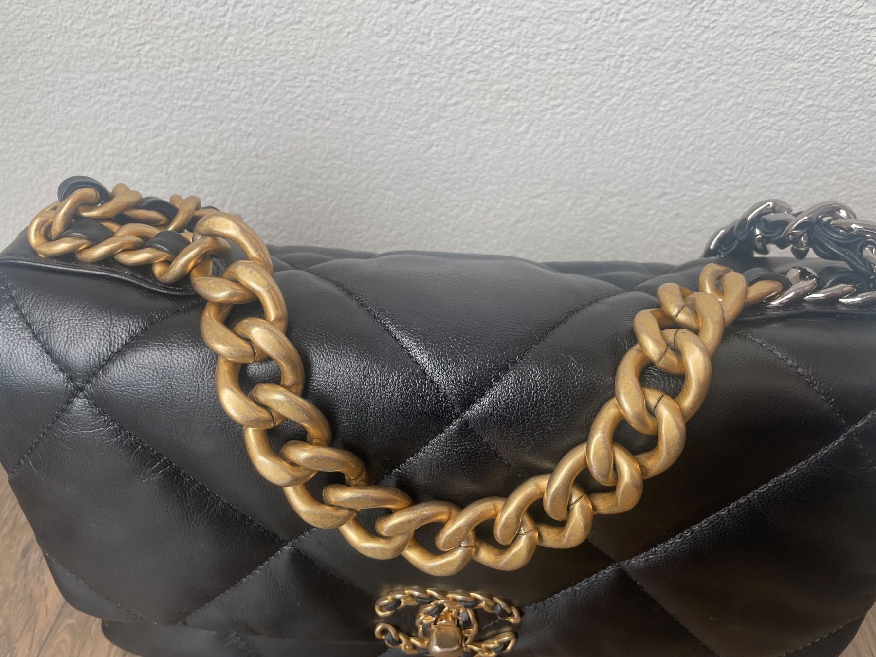 Chanel Borse da donna: Chanel 19 Grosse Tasche – Nuovo (secondo la descrizione) da Münchwilen TG venduto da emma_J 2