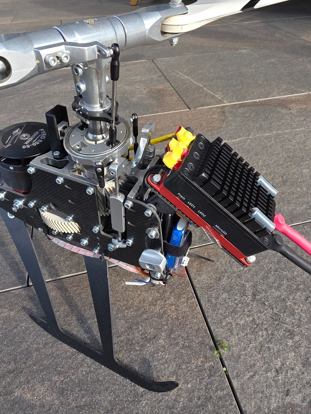 Modellismo RC: Henseleit TDR II 14S Helikopter mit Top Komponenten – Usato da Ennetbürgen venduto da Czgrach 4
