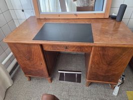 Schreibtisch