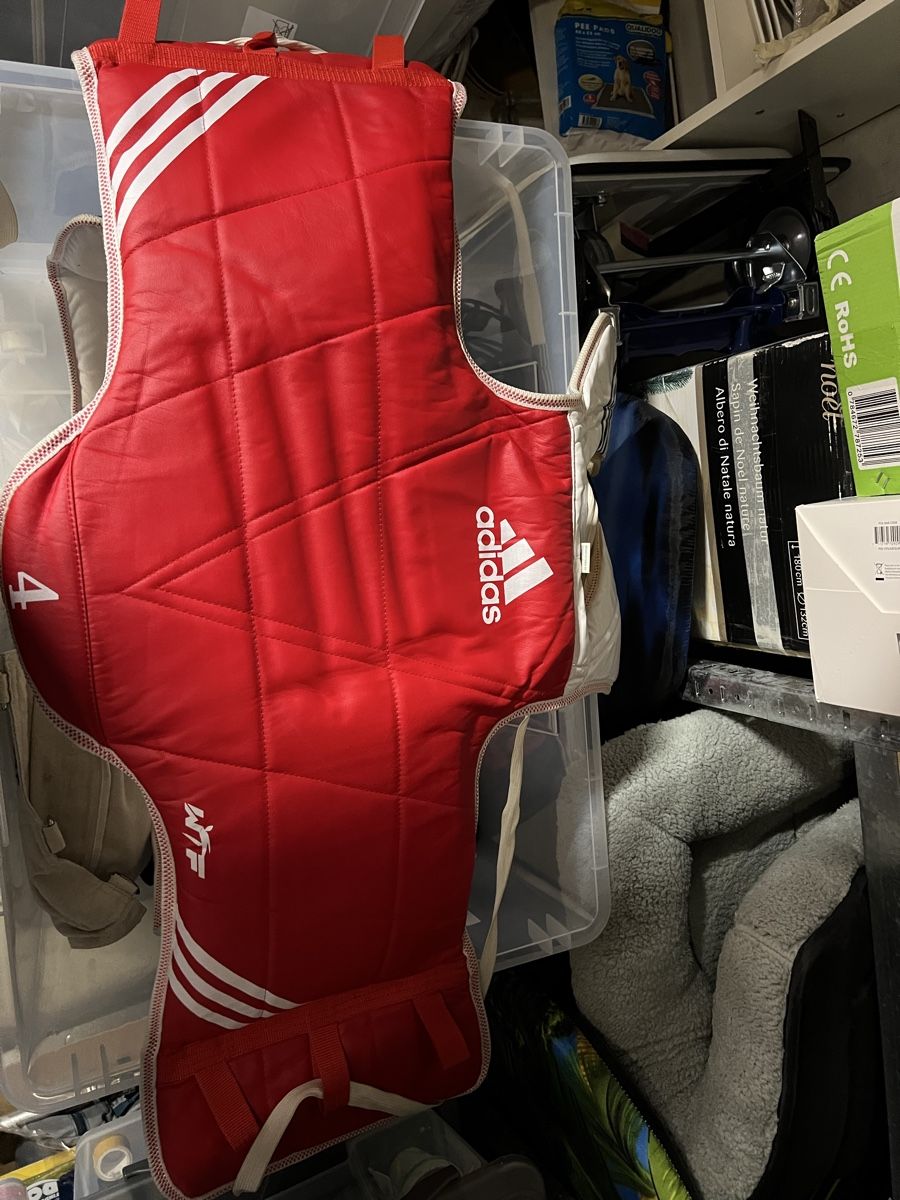Protections: Brustschutz Kampfsport  – D'occasion à Luzern par Lexcmi