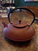 IWACHU Teekanne aus Gusseisen Rotes Design Made in Japan