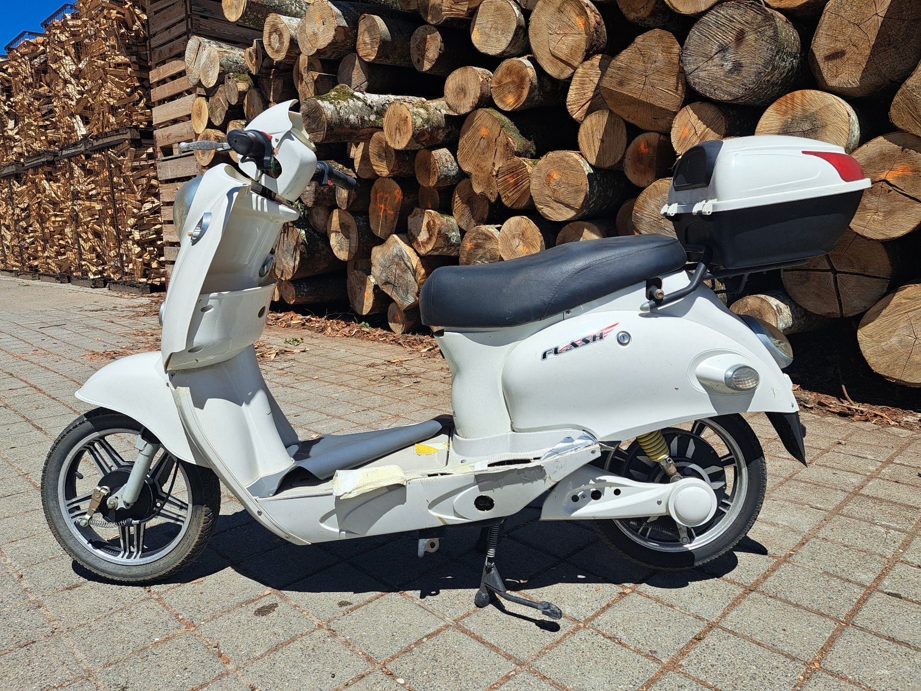 Scooter: Flash E-Roller E-Scooter 20/25km/h Bastler 48V Lieferung – Difettoso da Hallau venduto da ZIEGLER-Motorhandel 1