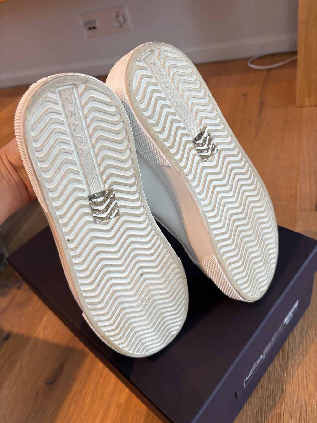 Prada Scarpe da donna: Prada sneakers white silver leather size 35 – Usato da Dübendorf venduto da Tony321 9
