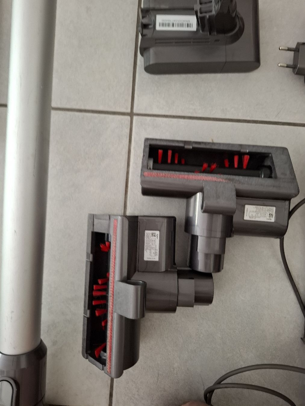 Dyson Aspirapolveri & Accessori: 2x Dyson V6  – Usato da Fully venduto da Taaat 2