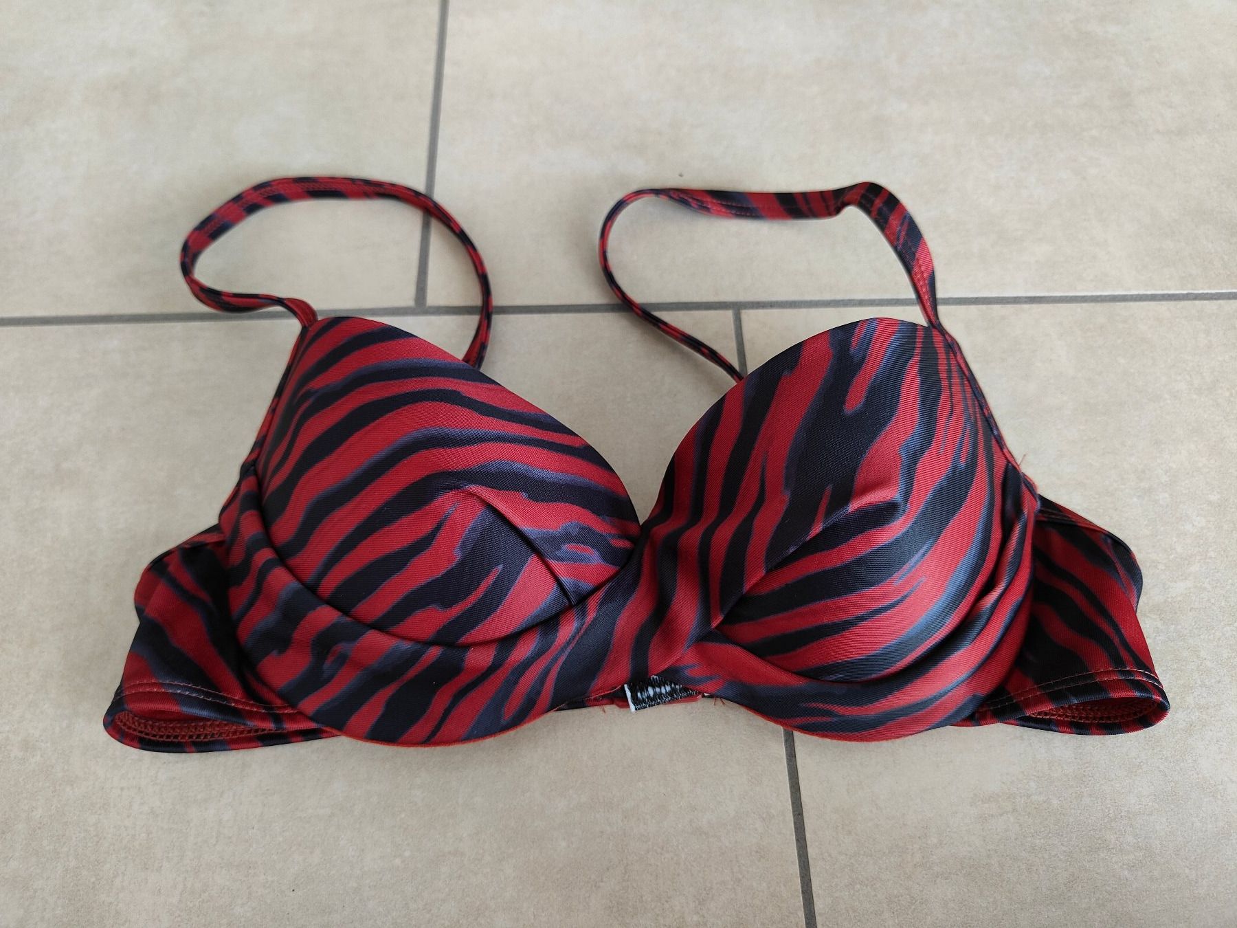 Hunkemöller Costumi da bagno & Bikini: Hunkemöller Bikini Oberteil - Grösse 70B – Nuovo (secondo la descrizione) da Rickenbach b. Wil venduto da VeryLovelyThings