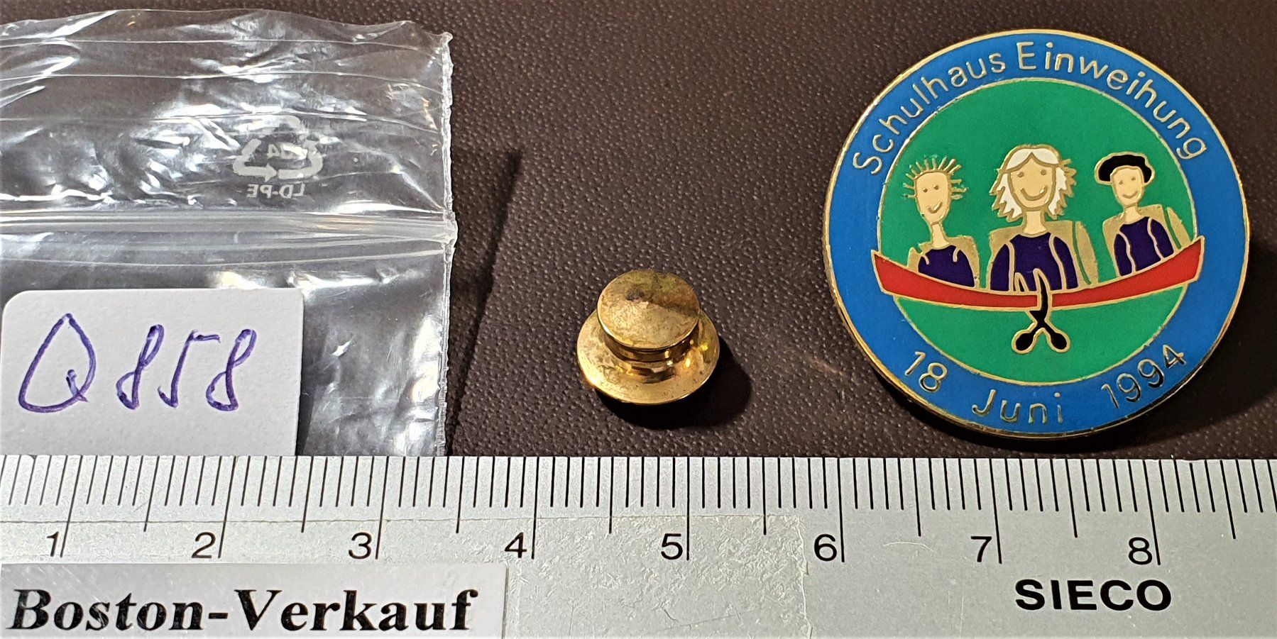 Spille & Fermagli: Q858 - Pin Schulhaus Einweihung 18. Juni 1994 – Usato da Reinach BL venduto da Boston-Verkauf 1