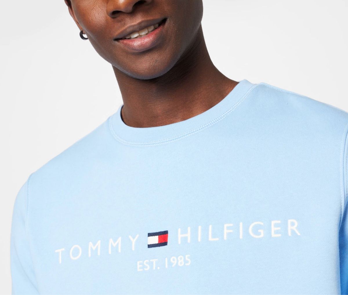 Tommy Hilfiger Maglioni & Felpe: TOMMY HILFIGER Logo-Sweater, hellblau, Grösse XL – Usato da Zürich venduto da Alpnach_ 1