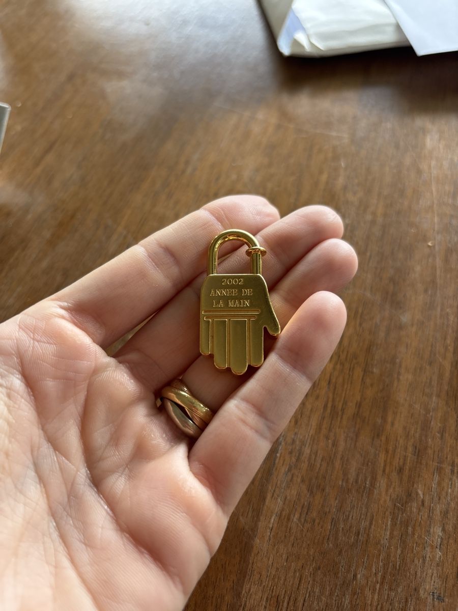 Hermès Ciondoli: Hermès Cadenas Hand Charm, Collector's Item – Usato da Lugano venduto da sar_hz5j
