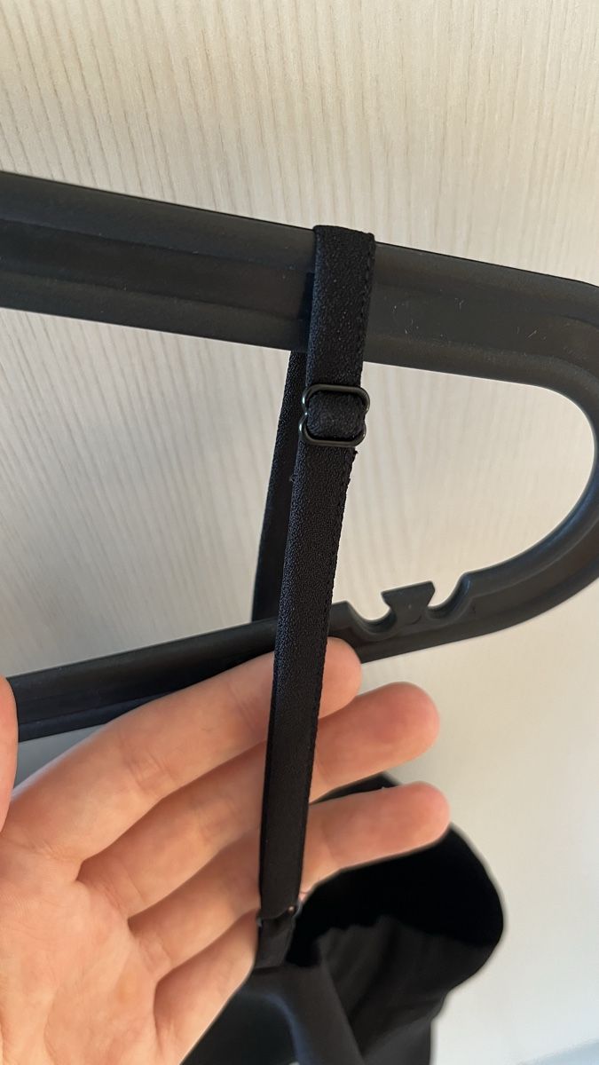Asos Top: Top schwarz V-Ausschnitt – Usato da Zürich venduto da vhaav1510 5