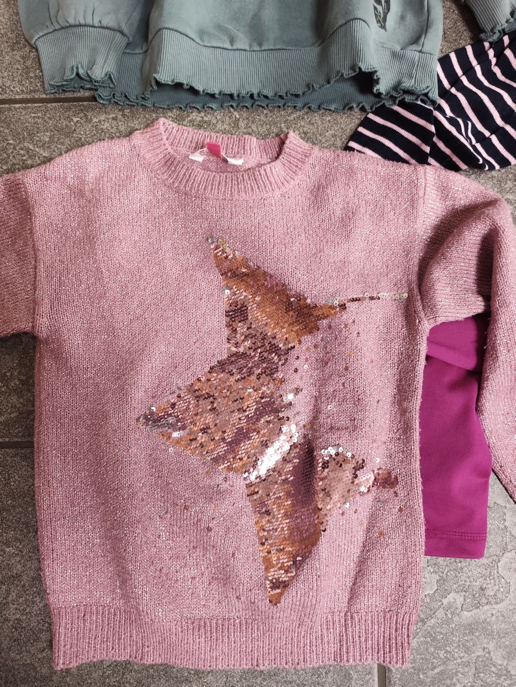 Pullover & Sweatshirts: Pullover Gr 122/128, 5 x – Gebraucht aus Fulenbach von meje0081 3