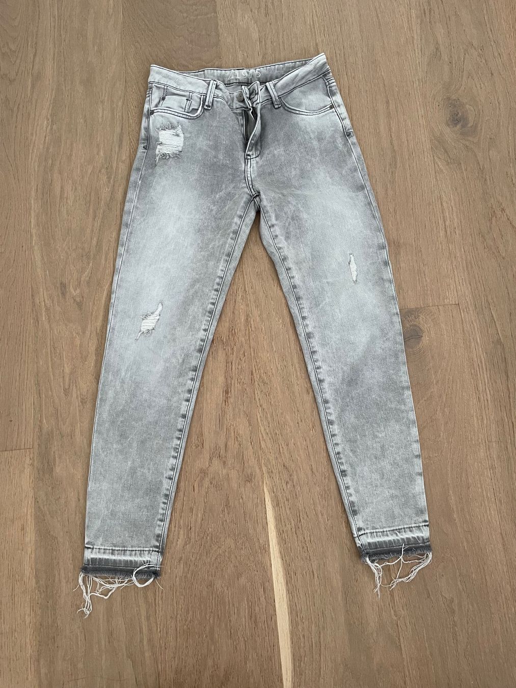 Zara Jeans: Zara Jeans – Nuovo (secondo la descrizione) da Selzach venduto da iagiag98