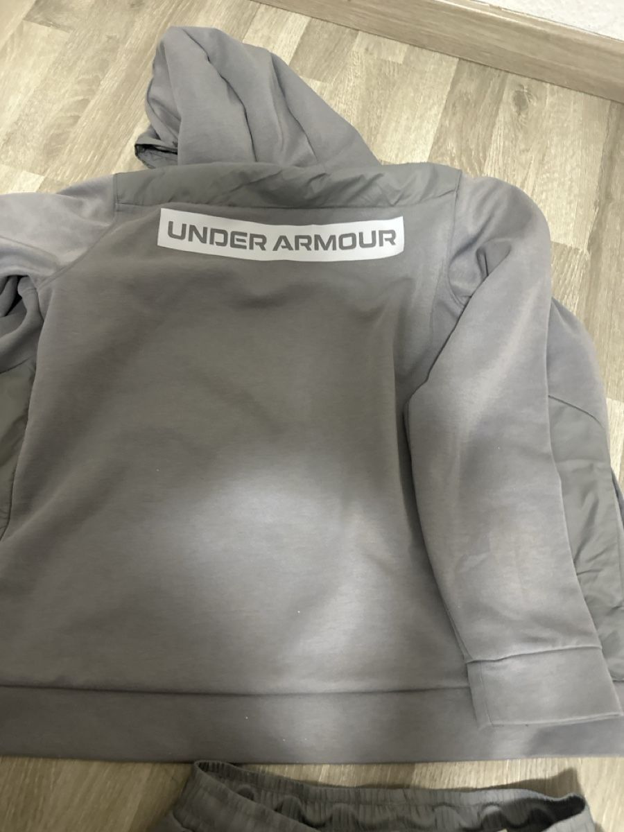 Under Armour Completi: Joggig anzug  – Usato da Oberentfelden venduto da ulli03 2